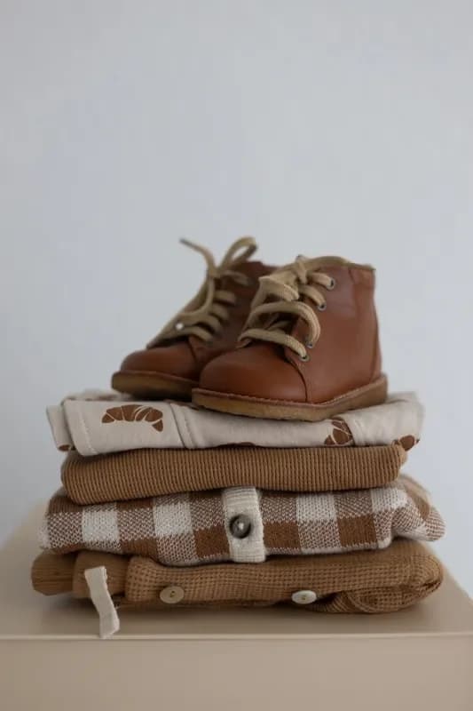 Børnesko og babystøvler med tøjstabel hos Lidkøb