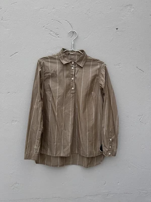 Oliven wrap kjole på bøjle hos Lidkøb secondhand